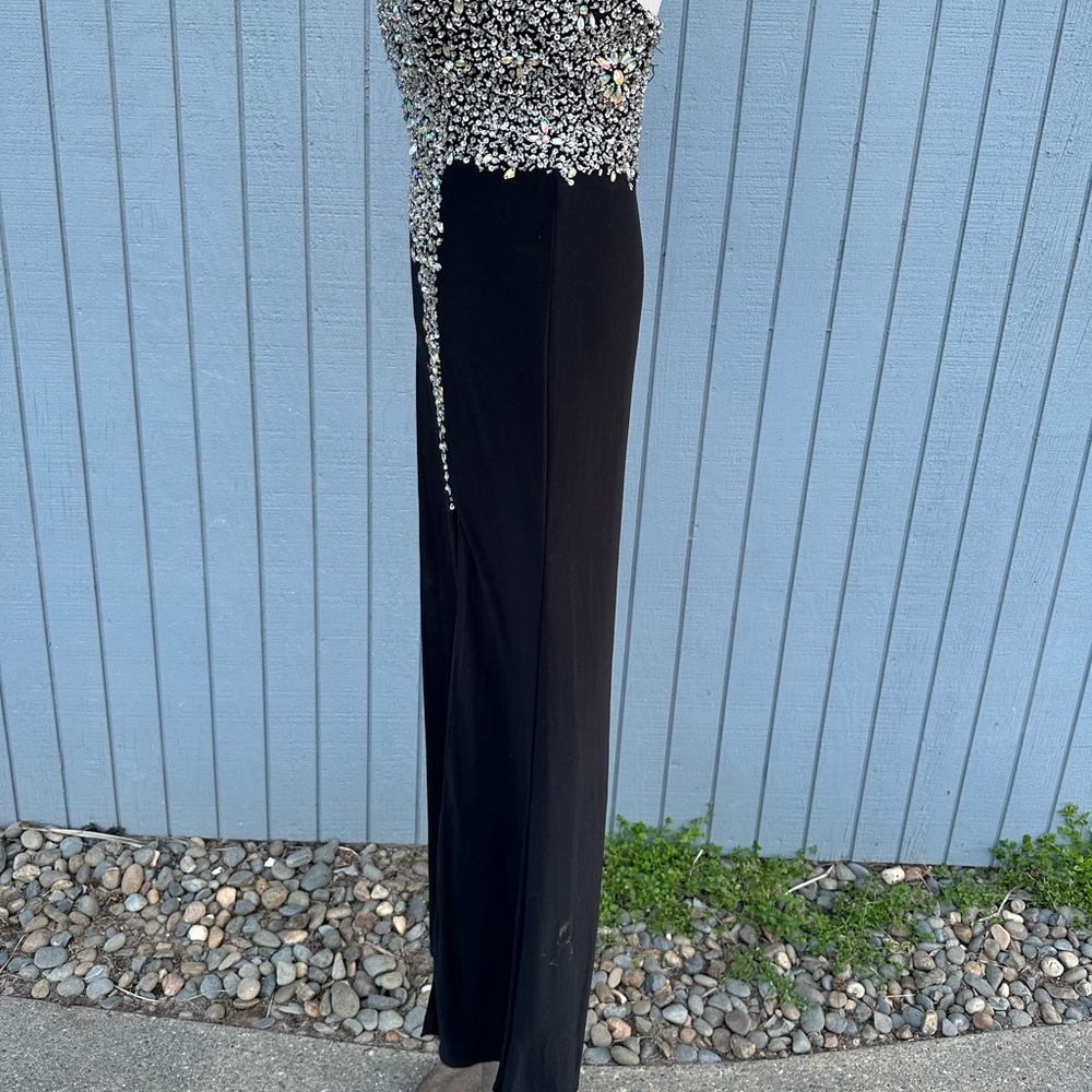 Elegant Black Embellished Evening Gown - Picture 4 of 14